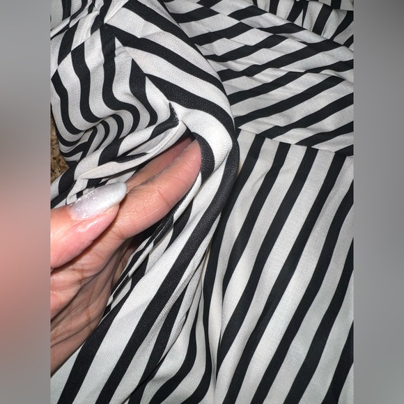 COMMENSE Stripe Backless Pockets Dress
COLOR - Black and White NWT - Picture 6 of 11